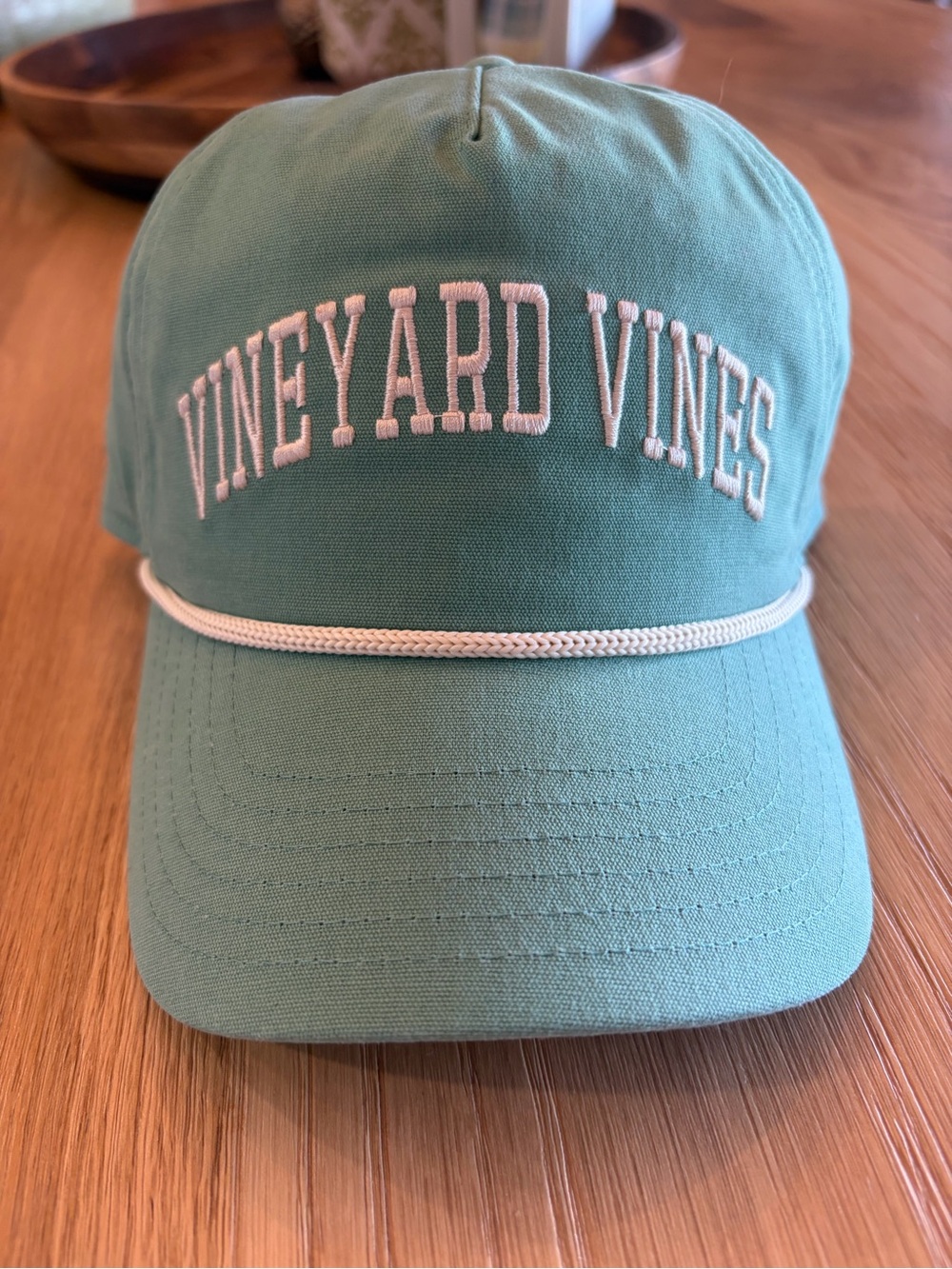 Vineyard Vines hat, NWT